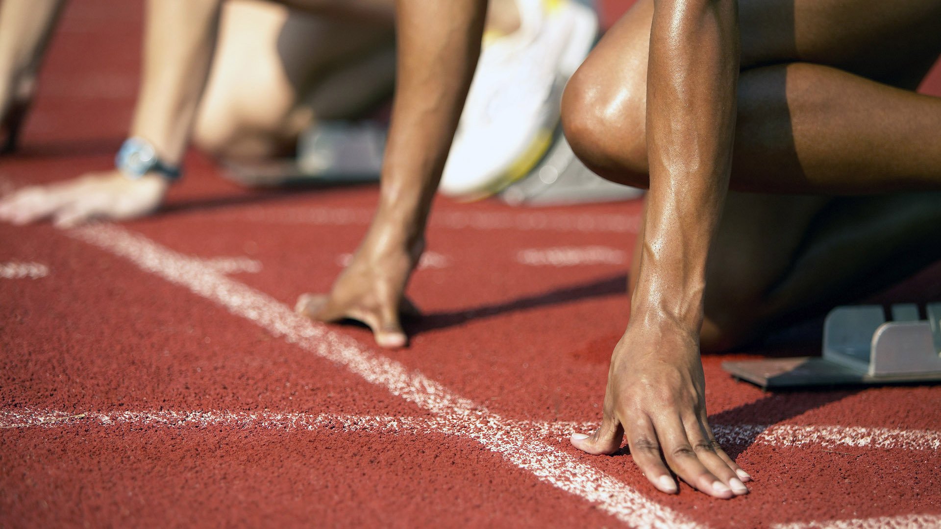 乐鱼体育直播在线-田径赛季接力项目表现引发热议，田径接力赛有哪些项目