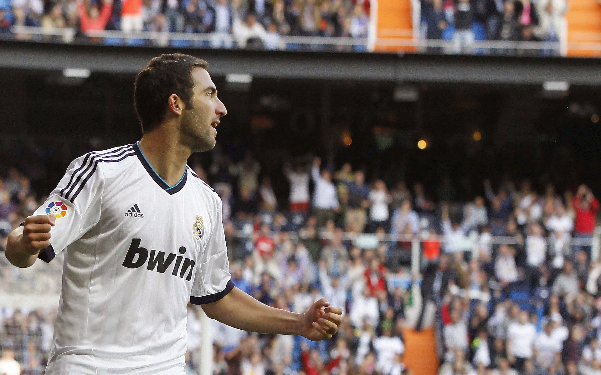 尼克斯利用突破分球打出进攻高潮，尼克斯首发中锋