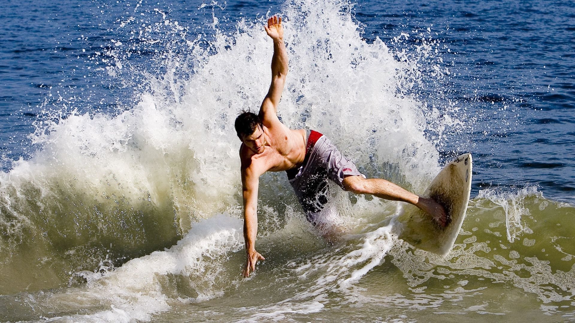 杰克·阿莱克西完美入水点燃现场氛围,杰克莱斯